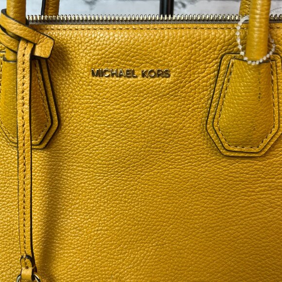 Michael Kors Mercer large pebbled leather tote bag in yellow - Picture 2 of 8